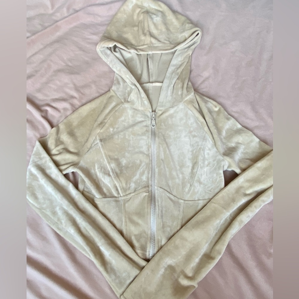very cute Y2K? cropped sweatshirt.. cute and stretchy